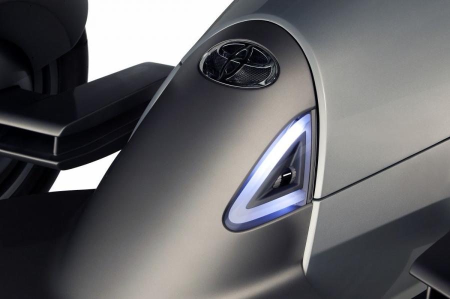  Toyota MTRC Concept 2004 года  (фото 16 из 24)